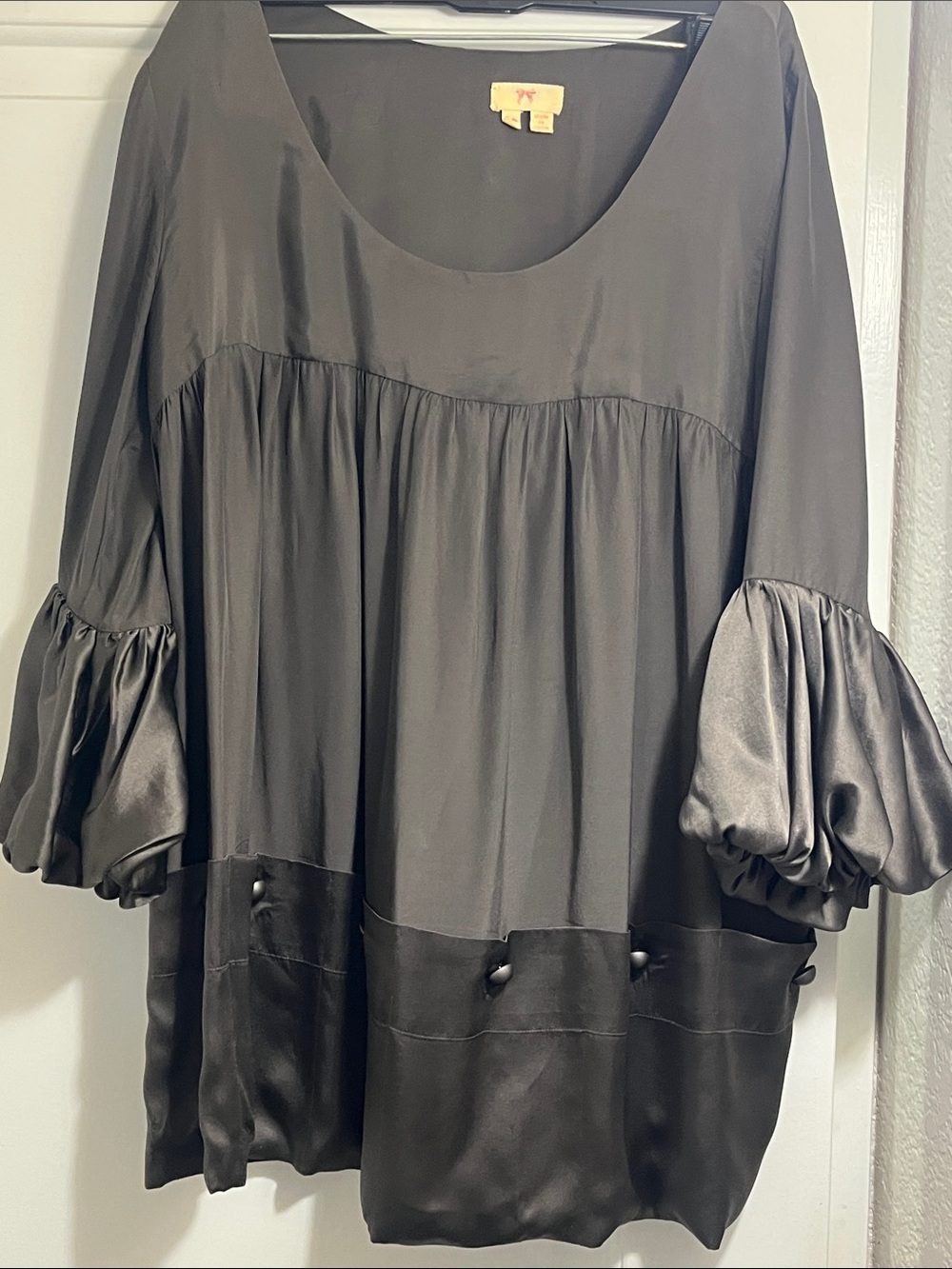 Black Balloon-Sleeve Women's Top